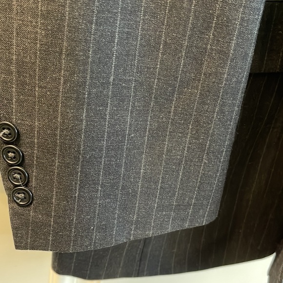 Stafford Men’s pinstripe 100% wool suit - Picture 6 of 11